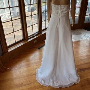 $249 Bridal Gowns******Eden Ivory Chiffon Tiered Strapless Wedding Dress Size 10